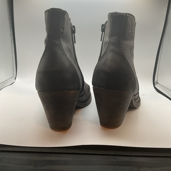 BKE Unity - Side Zip Faux Leather Ankle Boots - Gray - Ladies Size 7.5M - Picture 3 of 9